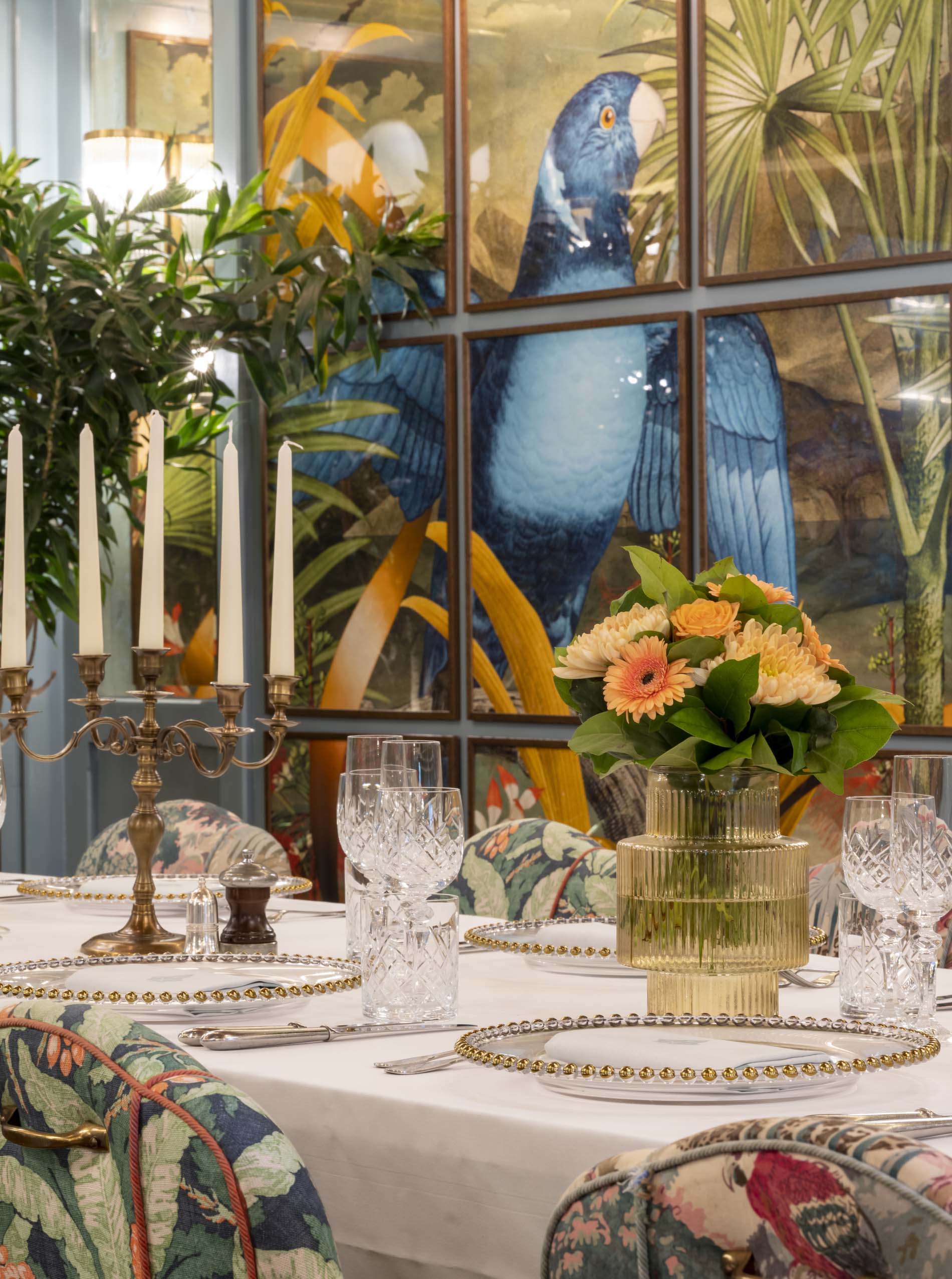 feature wall of the ivy canary wharf