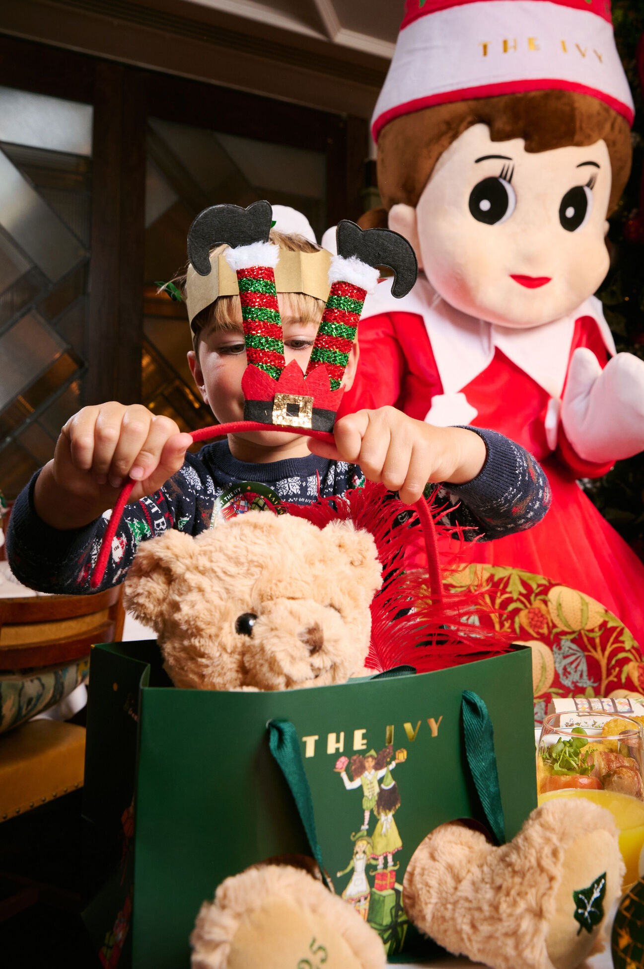 elves mischief at the ivy