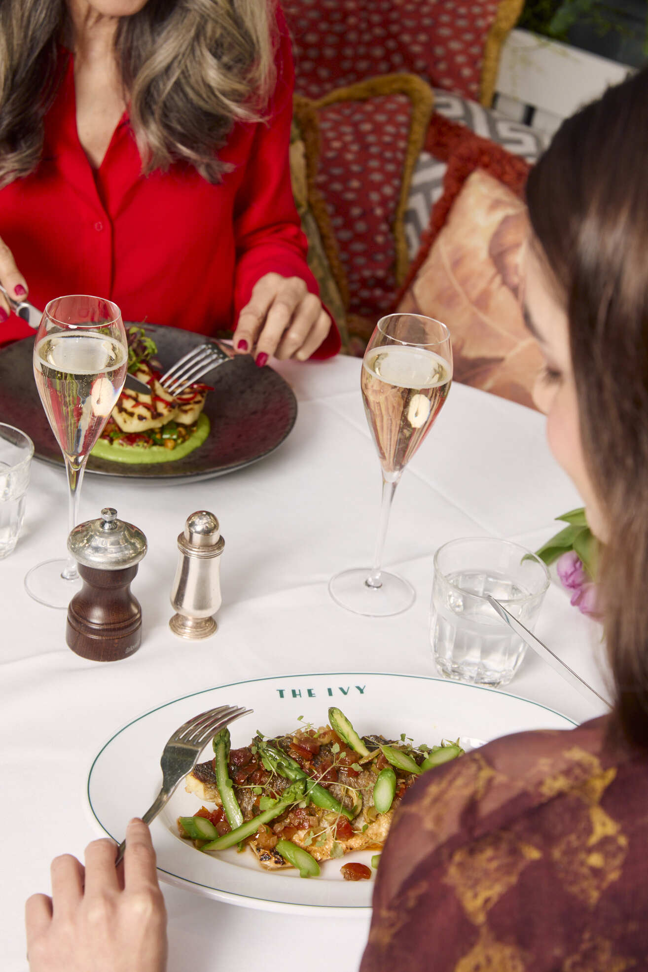 guests enjoying mothers day at the ivy